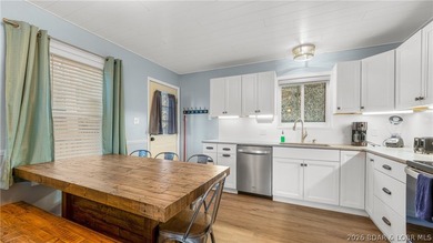 Beautifully updated 3 bed, 2 bath lakefront home at the 3MM in a - photo 5