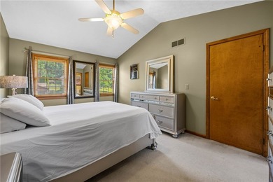 Welcome to this impeccably maintained 4-bedroom, 3.5-bath - photo 36