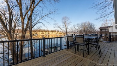 Beautifully updated 3 bed, 2 bath lakefront home at the 3MM in a - photo 9
