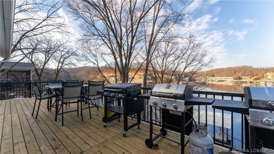 Beautifully updated 3 bed, 2 bath lakefront home at the 3MM in a - photo 10