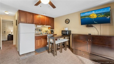 Don't miss this well-maintained walk-in level 1 bedroom, 1 - photo 3