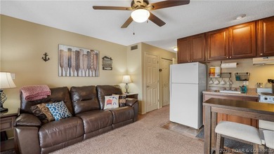 Don't miss this well-maintained walk-in level 1 bedroom, 1 - photo 4