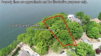 Discover the perfect setting for your dream lakefront estate in - photo 3
