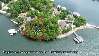 Discover the perfect setting for your dream lakefront estate in - photo 4