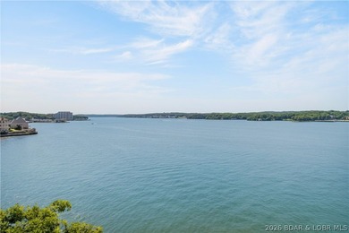 Discover the perfect setting for your dream lakefront estate in - photo 8