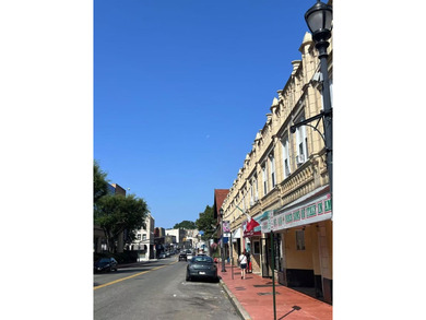 Excellent investment opportunity: Mixed-use building with one - photo 10