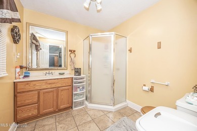 Discover exceptional potential with this 3 bedroom, 2 bath home - photo 17