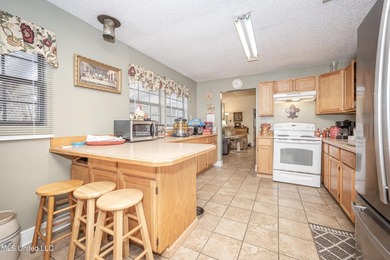 Discover exceptional potential with this 3 bedroom, 2 bath home - photo 22
