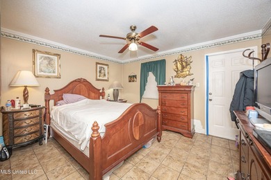 Discover exceptional potential with this 3 bedroom, 2 bath home - photo 33