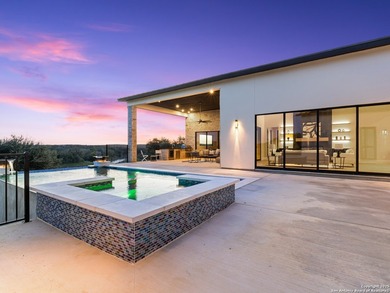 This luxurious Canyon Lake waterfront home blends modern - photo 4