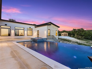 This luxurious Canyon Lake waterfront home blends modern - photo 6