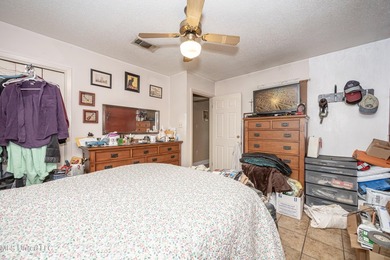 Discover exceptional potential with this 3 bedroom, 2 bath home - photo 37