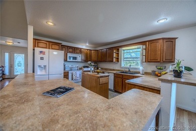 Welcome to this 4-bedroom, 3-bath lake-area-retreat with - photo 10