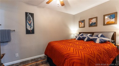 Turn-key lakefront living in the gated Southwood Shores complex - photo 6