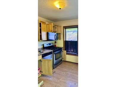 Well-maintained trilevel end-unit townhouse condominium in Fair - photo 5