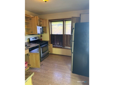 Well-maintained trilevel end-unit townhouse condominium in Fair - photo 6