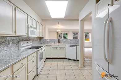 Townhome w/vaulted ceiling & skylights provides plenty of - photo 13
