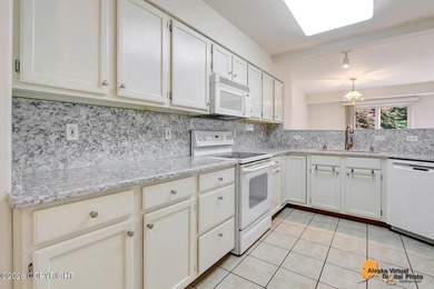 Townhome w/vaulted ceiling & skylights provides plenty of - photo 14