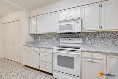 Townhome w/vaulted ceiling & skylights provides plenty of - photo 16