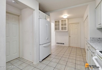 Townhome w/vaulted ceiling & skylights provides plenty of - photo 17