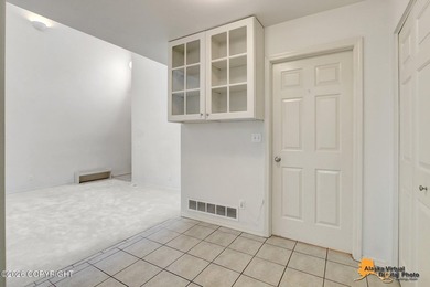 Townhome w/vaulted ceiling & skylights provides plenty of - photo 18