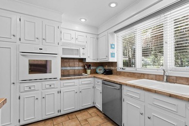 Welcome to your slice of island life on beautiful Seabrook