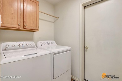 Townhome w/vaulted ceiling & skylights provides plenty of - photo 21