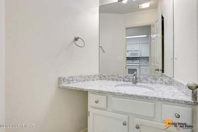 Townhome w/vaulted ceiling & skylights provides plenty of - photo 23