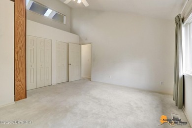 Townhome w/vaulted ceiling & skylights provides plenty of - photo 25