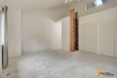 Townhome w/vaulted ceiling & skylights provides plenty of - photo 27
