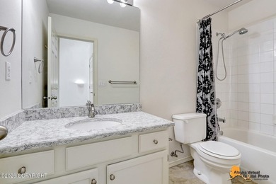 Townhome w/vaulted ceiling & skylights provides plenty of - photo 35