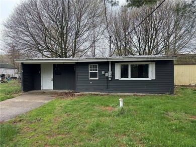 Welcome to this charming ranch-style home in Oswego, NY, ideally - photo 1