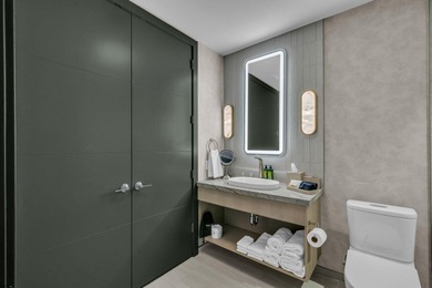 Beautifully appointed 2bedroom, 2bath resort condo located in