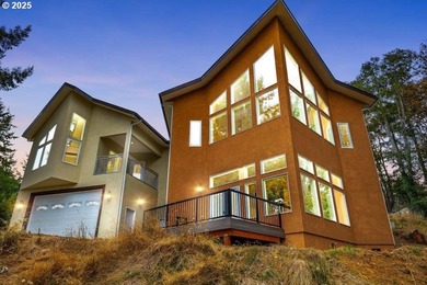 Coos Bay Home For Sale in Northbend Oregon