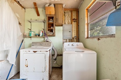 This 3-bedroom, 1-bathroom single-family home provides a - photo 20