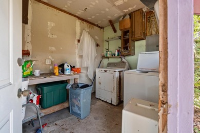 This 3-bedroom, 1-bathroom single-family home provides a - photo 24