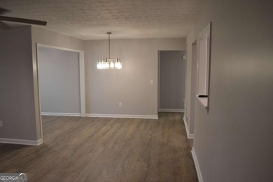 Gorgeous, professionally renovated Woodridge condo located in - photo 25