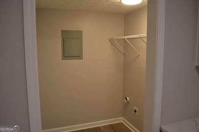 Gorgeous, professionally renovated Woodridge condo located in - photo 37