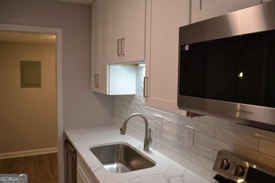 Gorgeous, professionally renovated Woodridge condo located in - photo 39