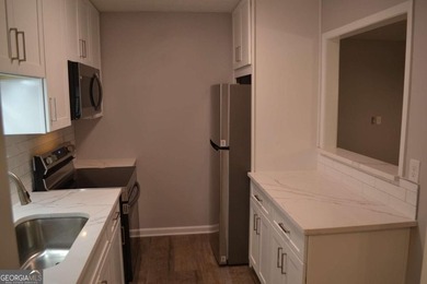 Gorgeous, professionally renovated Woodridge condo located in - photo 41