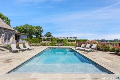 Stunning European-style mini-estate where rolling golf course - photo 5
