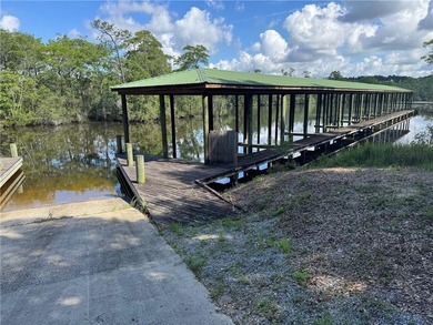Beautiful, 1 acre, waterfront and wooded lot in the Bluffs at - photo 2