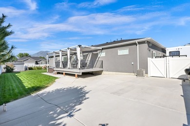 Move in ready! SUPER CLEAN! Full of custom upgrades and - photo 13
