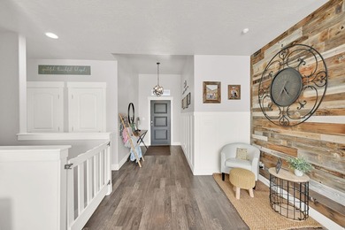 Move in ready! SUPER CLEAN! Full of custom upgrades and - photo 15
