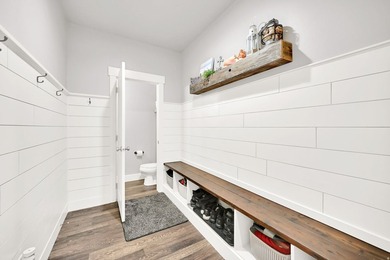 Move in ready! SUPER CLEAN! Full of custom upgrades and - photo 22