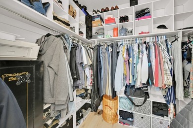 Move in ready! SUPER CLEAN! Full of custom upgrades and - photo 26
