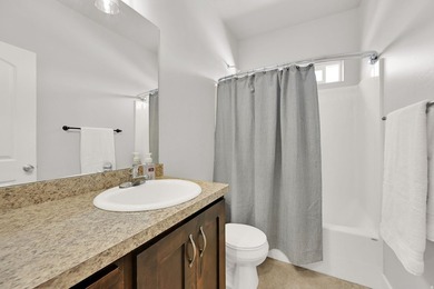 Move in ready! SUPER CLEAN! Full of custom upgrades and - photo 31