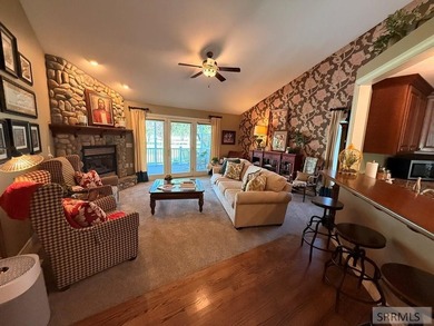 Welcome home to this spacious and beautifully maintained - photo 2