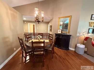 Welcome home to this spacious and beautifully maintained - photo 10