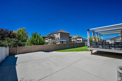 Move in ready! SUPER CLEAN! Full of custom upgrades and - photo 43
